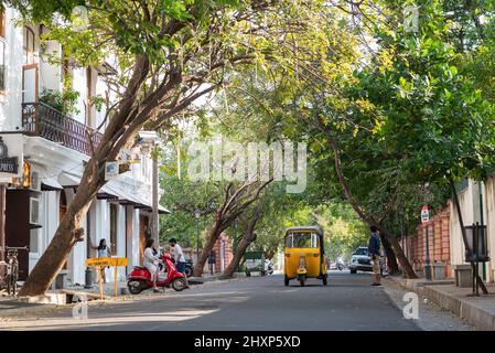 Pondicherry, India - 12 marzo 2022: L'area coloniale della città Foto Stock