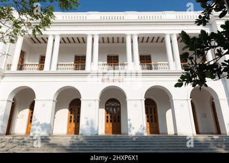 Pondicherry, India - 12 marzo 2022: Il municipio di Pondicherry, finalmente restaurato, pronto per essere aperto ai cittadini. Foto Stock