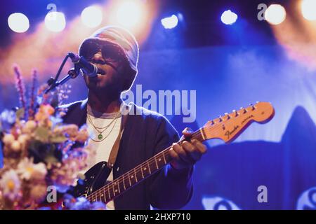 Copenaghen, Danimarca. 13th Mar 2022. Il cantante, cantautore e musicista d'anima americano Curtis Harding suona un concerto dal vivo all'Hotel Cecil di Copenhagen. (Photo Credit: Gonzales Photo/Alamy Live News Foto Stock