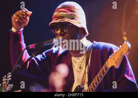 Copenaghen, Danimarca. 13th Mar 2022. Il cantante, cantautore e musicista d'anima americano Curtis Harding suona un concerto dal vivo all'Hotel Cecil di Copenhagen. (Photo Credit: Gonzales Photo/Alamy Live News Foto Stock