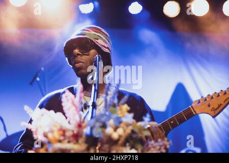 Copenaghen, Danimarca. 13th Mar 2022. Il cantante, cantautore e musicista d'anima americano Curtis Harding suona un concerto dal vivo all'Hotel Cecil di Copenhagen. (Photo Credit: Gonzales Photo/Alamy Live News Foto Stock