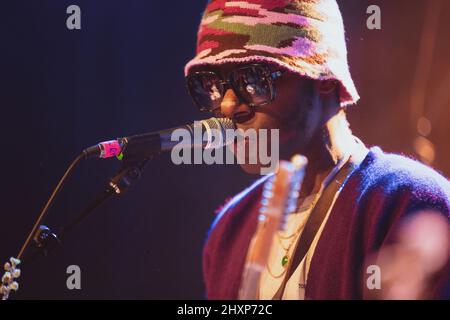 Copenaghen, Danimarca. 13th Mar 2022. Il cantante, cantautore e musicista d'anima americano Curtis Harding suona un concerto dal vivo all'Hotel Cecil di Copenhagen. (Photo Credit: Gonzales Photo/Alamy Live News Foto Stock