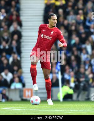 Virgil Van Dijk di Liverpool durante la partita della Premier League tra Brighton e Hove Albion e Liverpool all'American Express Stadium , Brighton , UK - 12th marzo 2022 solo per uso editoriale. Nessun merchandising. Per le immagini Football si applicano restrizioni fa e Premier League inc. Nessun utilizzo di Internet/cellulare senza licenza FAPL - per i dettagli contattare Football Dataco Foto Stock