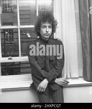 BOB DYLAN musicista folk americano al Savoy Hotel di Londra, nel maggio 1966. Foto: Tony Gale Foto Stock