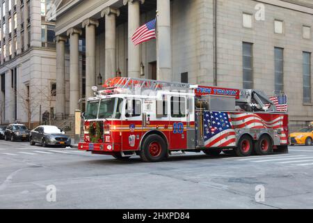 New York - Feuerwehrauto FDNY / New York - camion dei vigili del fuoco FDNY / Foto Stock