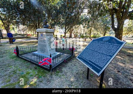 Selma, Alabama, USA-1 marzo 2022: Monumento per Nathen Bedford Forrest all'interno del Confederate Memorial Circle presso il Live Oak Cemetery. Questo memoriale è stato Foto Stock