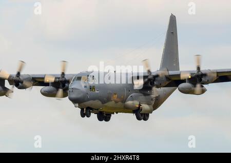 USAF Lockheed MC-130P Hercules, Combat Shadow, di 67 operazioni speciali Squadron atterraggio a RIAT, RAF Fairford, Regno Unito. Speciale piano di infiltrazione mission Foto Stock