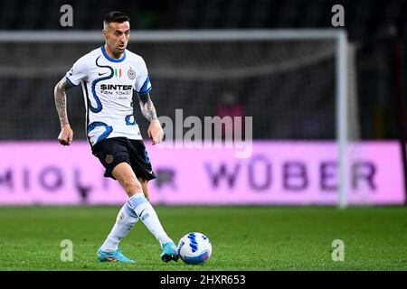 Torino, Italia. 13 marzo 2022. Matias Vecchio del FC Internazionale in azione durante la Serie Una partita di calcio tra il Torino FC e il FC Internazionale. Credit: Nicolò campo/Alamy Live News Foto Stock