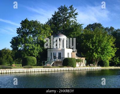 Temple Island, an 18th century folly in the River Thames at Henley, Oxfordshire. Foto Stock