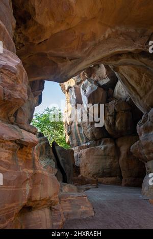 Bhimbetka rifugi rocciosi - un sito archeologico in India centrale a Bhojpur Raisen a Madhya Pradesh. Si tratta di siti patrimonio mondiale. Foto Stock