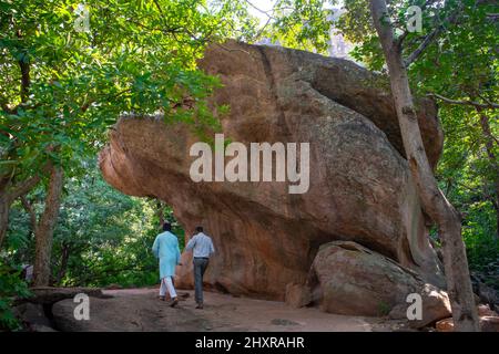 Bhimbetka rifugi rocciosi - un sito archeologico in India centrale a Bhojpur Raisen a Madhya Pradesh. Si tratta di siti patrimonio mondiale. Foto Stock