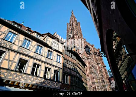 Francia, Strasburgo, Bas Rhin, il quartiere intorno alla cattedrale. Foto Stock