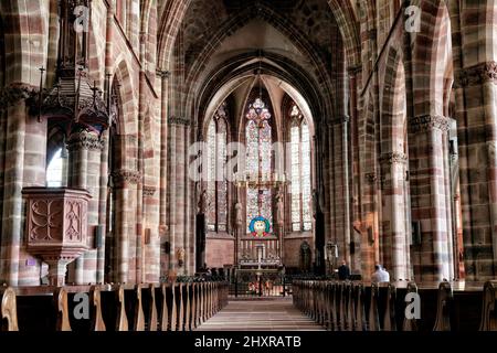 Francia, Wissembourg, Bas Rhin, la chiesa abbaziale Saint Pierre e Saint Paul. Foto Stock