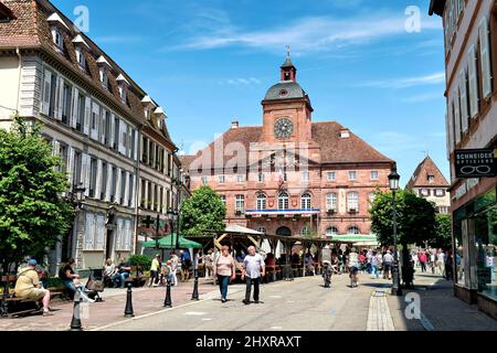 Francia, Wissembourg, Bas Rhin, il municipio nel centro della città. Foto Stock