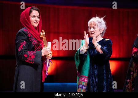 Fawzia Koofi, ex membro del Parlamento afghano, è la prima donna in assoluto Vice-Speaker che quest'anno ha insignito del Premio Anna Politkovskaya al W Foto Stock