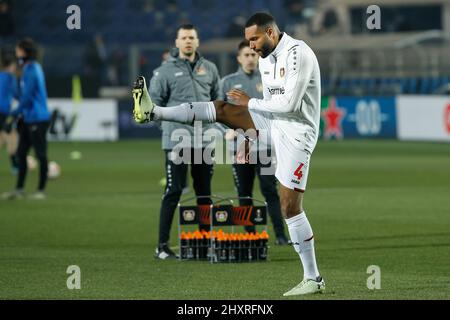 Bergamo, Italia. 10th Mar 2022. Italia, Bergamo, 10 2022 marzo: Jonathan Tah (difensore di Leverkusen) durante il riscaldamento circa la partita ATALANTA vs BAYER LEVERKUSEN, last16 1st LEG Europe League 2021-2022, stadio Gewiss (Foto di Fabrizio Andrea Bertani/Pacific Press) credito: Pacific Press Media Production Corp./Alamy Live News Foto Stock