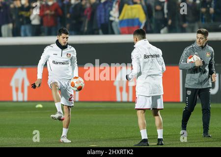 Bergamo, Italia. 10th Mar 2022. Italia, Bergamo, 10 2022 marzo: Exequel Palacios (centrocampista di Leverkusen) durante il riscaldamento della partita di calcio ATALANTA vs BAYER LEVERKUSEN, last16 1st LEG Europe League 2021-2022, stadio di Gewiss (Credit Image: © MGC/Pacific Press via ZUMA Press Wire) Foto Stock