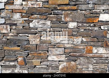 Vista ravvicinata del modello di blocchi di pietra in un muro tradizionale. Nessuna gente. Foto Stock