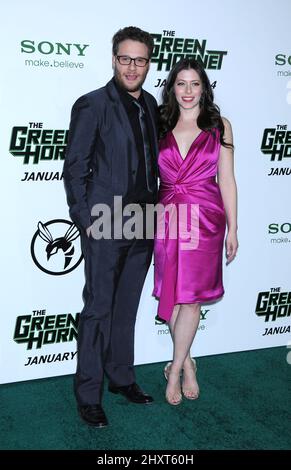 Seth Rogen e Lauren Miller alla prima 'Green Hornet' tenutasi al Grauman's Chinese Theatre di Hollywood, California. Foto Stock