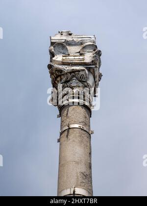 La colonna Kiztasi o Markianos. Un monumento che commemora l'imperatore bizantino Markianos a Istanbul nel 455. Si trova nel quartiere Fatih di Istan Foto Stock