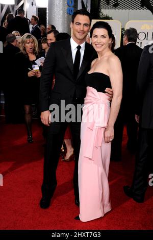 Julianna Marguiles e Keith Lieberthal in arrivo per la cerimonia annuale del Golden Globe Awards 68th, tenutasi presso il Beverly Hilton Hotel di Los Angeles, CA, USA Foto Stock