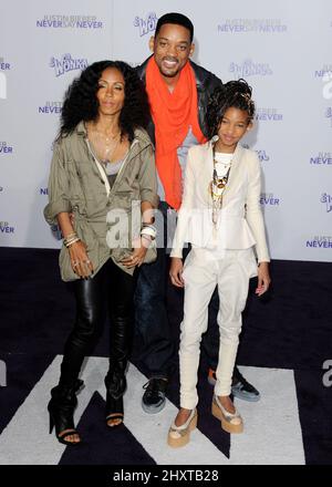 Will Smith, moglie Jada Pinkett Smith, Willow Smith e Jaden Smith durante 'Justin Bieber - Never Say Never' Premiere tenuto al Nokia Theatre LA Live, Los Angeles Foto Stock