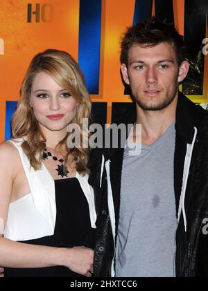 Dianna Agron, Alex Pettyfer all'evento fan 'i Am Number Four' che si tiene al Hot Topic presso l'Hollywood & Highland Center il 12 febbraio 2011 a Hollywood, California. Foto Stock