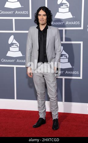 Russell Brand arriva al Grammy Awards 53rd che si tiene presso lo Staples Center di Los Angeles, California Foto Stock