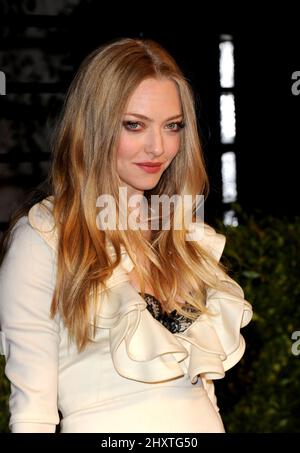 Amanda Seyfried durante la Vanity Fair Oscar Party del 2011 ospitata da Graydon carter al Sunset Tower Hotel di Hollywood, California Foto Stock