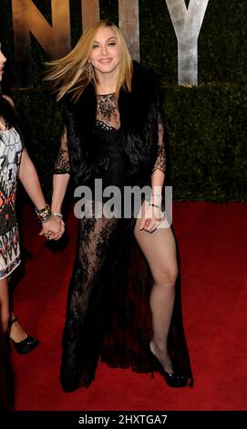 Madonna durante il Vanity Fair Oscar Party 2011 ospitato da Graydon carter al Sunset Tower Hotel di Hollywood, California Foto Stock