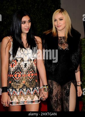 Lourdes Leon e Madonna durante il Vanity Fair Oscar Party 2011 ospitato da Graydon carter al Sunset Tower Hotel di Hollywood, California Foto Stock