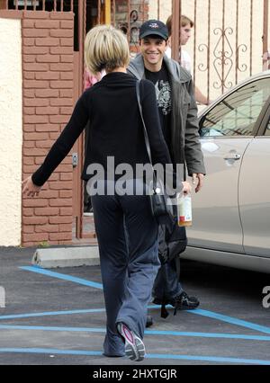 Chelsea Kane e Ralph Macchio si vedono andare alla danza con la prova delle Stelle, California Foto Stock