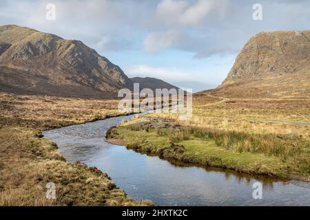 Fiume Abhainn Mhiabhaig a Glen Mhiabhaig sull'isola di Harris nelle Ebridi esterne, Scozia Foto Stock