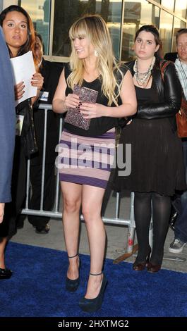 Hilary Duff durante il Soul Surfer il Premiere di Los Angeles all'Arclight Theatre di Hollywood, California Foto Stock