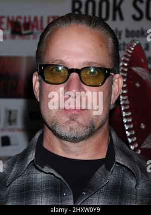 Jesse James firma copie del suo nuovo libro 'American Outlaw' a Book Soup, West Hollywood. Foto Stock