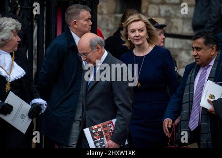 Londra, Regno Unito. 14 marzo 2022. Liz Truss, Segretario di Stato per gli Affari Esteri, del Commonwealth e dello sviluppo, lascia il Servizio del Commonwealth all'Abbazia di Westminster, che si tiene dal 1972 e celebra le persone e le culture delle 54 nazioni del Commonwealth. La Regina, che recentemente si è recuperata da Covid-19, non partecipò e il Principe di Galles la rappresentò. Credit: Stephen Chung / Alamy Live News Foto Stock