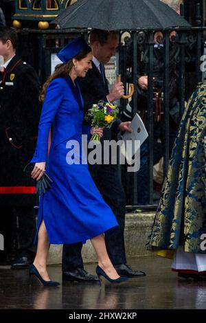 Londra, Regno Unito. 14 marzo 2022. Il Duca e la Duchessa di Cambridge lasciano il Servizio del Commonwealth all'Abbazia di Westminster, che si tiene dal 1972 e celebra le persone e le culture delle 54 nazioni del Commonwealth. La Regina, che recentemente si è recuperata da Covid-19, non partecipò e il Principe di Galles la rappresentò. Credit: Stephen Chung / Alamy Live News Foto Stock