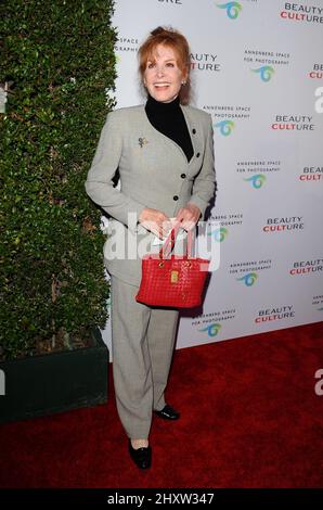 Stefanie Powers partecipa alla Notte di apertura della 'Cultura di bellezza' tenutasi all'Annenberg Space for Photography, California Foto Stock