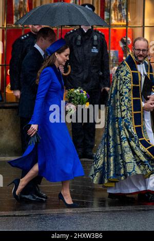 Londra, Regno Unito. 14 marzo 2022. Il Duca e la Duchessa di Cambridge lasciano il Servizio del Commonwealth all'Abbazia di Westminster, che si tiene dal 1972 e celebra le persone e le culture delle 54 nazioni del Commonwealth. La Regina, che recentemente si è recuperata da Covid-19, non partecipò e il Principe di Galles la rappresentò. Credit: Stephen Chung / Alamy Live News Foto Stock