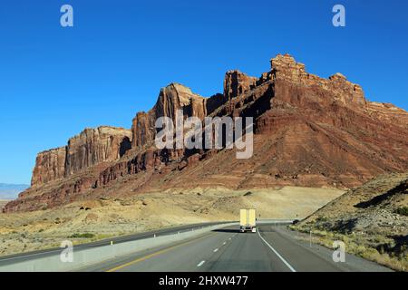 The Truck and the Black Dragon - Spoted Wolf Canyon, Utah Foto Stock