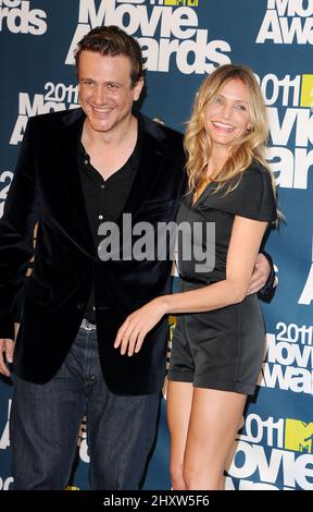 Jason Segel e Cameron Diaz nella sala stampa durante i MTV Movie Awards 2011 tenutisi all'anfiteatro Gibson di Los Angeles, California Foto Stock