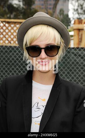 Ashlee Simpson arriva al 22nd Annual A Time for Heroes Celebrity Carnival al Wadsworth Theatre il 12 giugno 2011 a West Los Angeles, California. Foto Stock