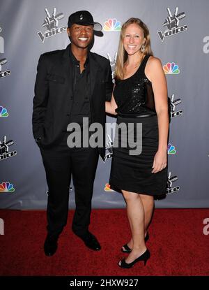 Javier Colon e sua moglie al Voice finale After Party, tenutisi ad Avalon, a Hollywood. Foto Stock