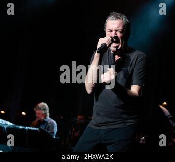 Ian Gillian of Deep Purple si esibisce dal vivo durante il Deep Purple 2011 Tour al Bethel Woods Center for the Arts di New York, USA.SA.COM Foto Stock