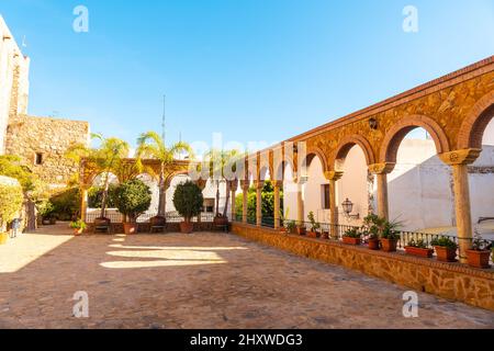 Plaza del Parterre accanto alla Chiesa di Santa Maria nella città di Mojacar in Spagna Foto Stock