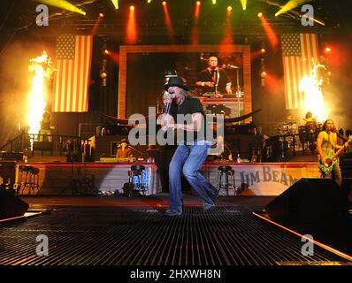 Kid Rock sul palco durante il Padiglione di musica via cavo al tempo Warner a Raleigh, NC Foto Stock