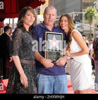 Katey Sagal, ed o'Neill e Sofia Vergara durante la cerimonia della stella di ed sulla Hollywood Walk of Fame, California Foto Stock