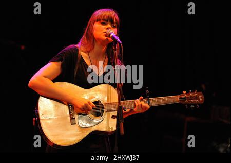 Klara Soderberg della band First Aid Kit suona dal vivo alla House of Blues, South Carolina Foto Stock