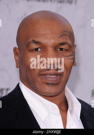 Mike Tyson al Comedy Central Roast di Charlie Sheen tenuto presso i Sony Studios di Culver City, California. Foto Stock