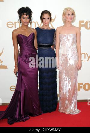 Annie Ilonzeh, Minka Kelly e Rachael Taylor partecipano al Primetime Emmy Awards 63rd che si tiene al Nokia Theatre L.A. a Los Angeles, California, USA. Foto Stock